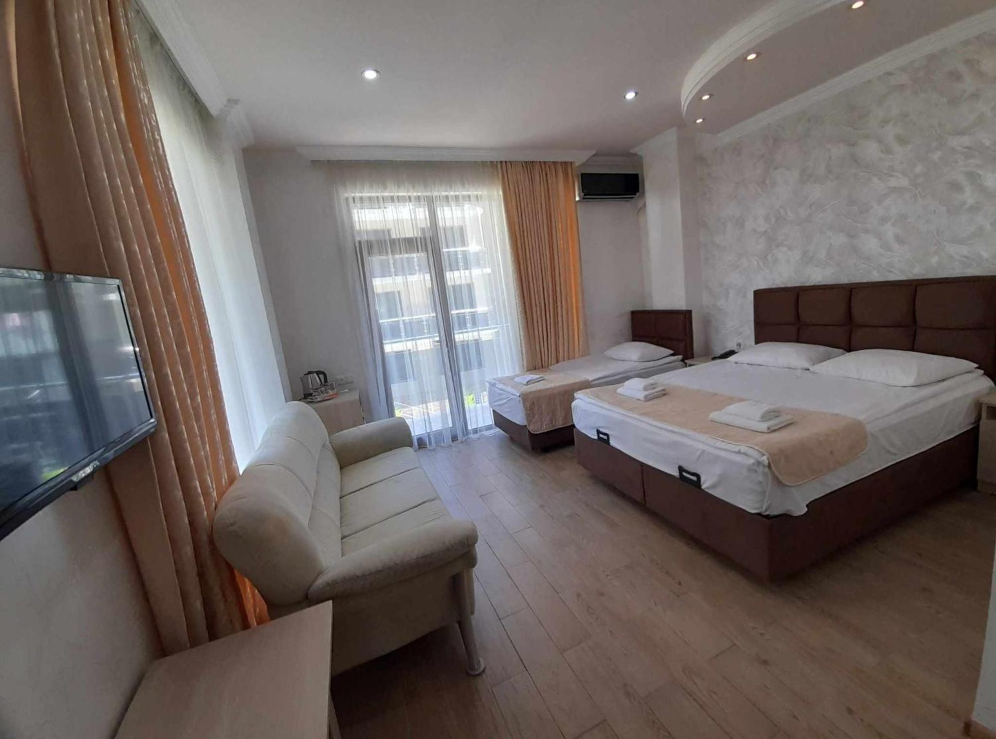 Hotel Royal Palace Batumi Exterior foto